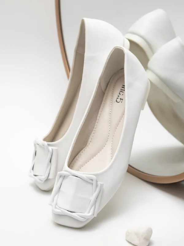 affordable flats near coast-Women White Solid Buckles Flats Ballerinas