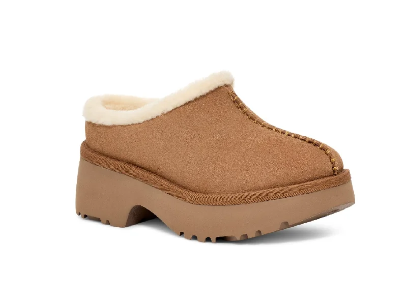 women’s trendy slippers-Ugg: New Heights Cozy Clog in Chestnut