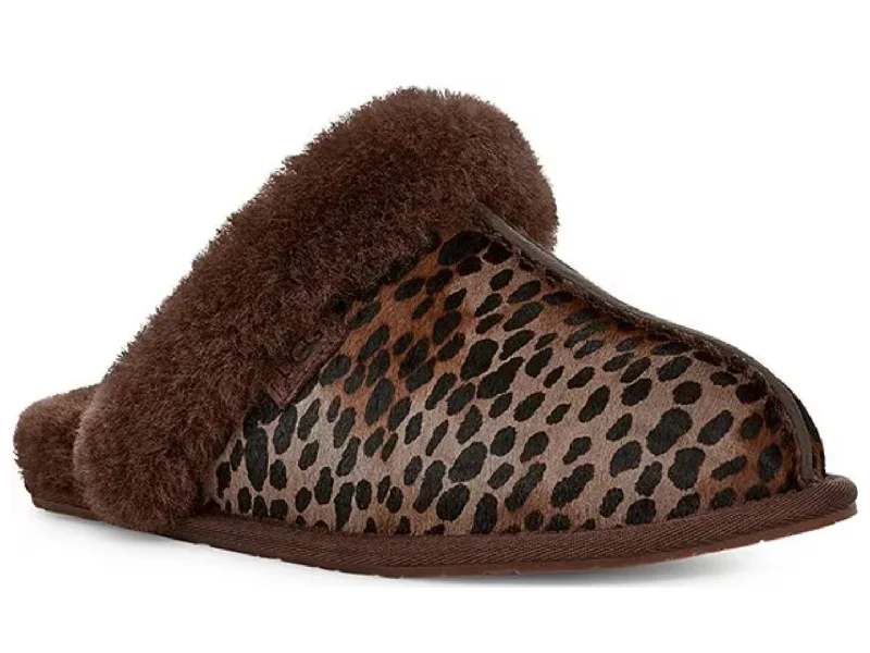 geometric print slippers-Ugg: Scuffette Caspian in Burnt Cedar