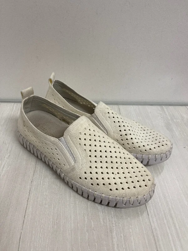 best flats for value-Shoes Flats By Clothes Mentor In White, Size: 7.5