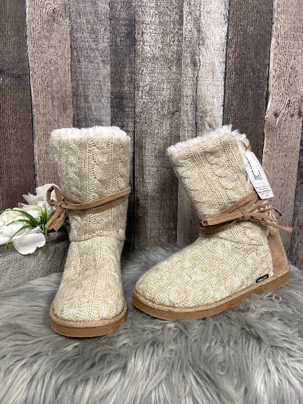 warm fleece-lined boots-Boots Ankle Heels By Muk Luks In Tan, Size: 9