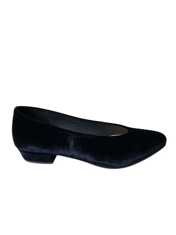 how to upgrade small flats-Shoes Flats By Clothes Mentor In Black, Size: 7