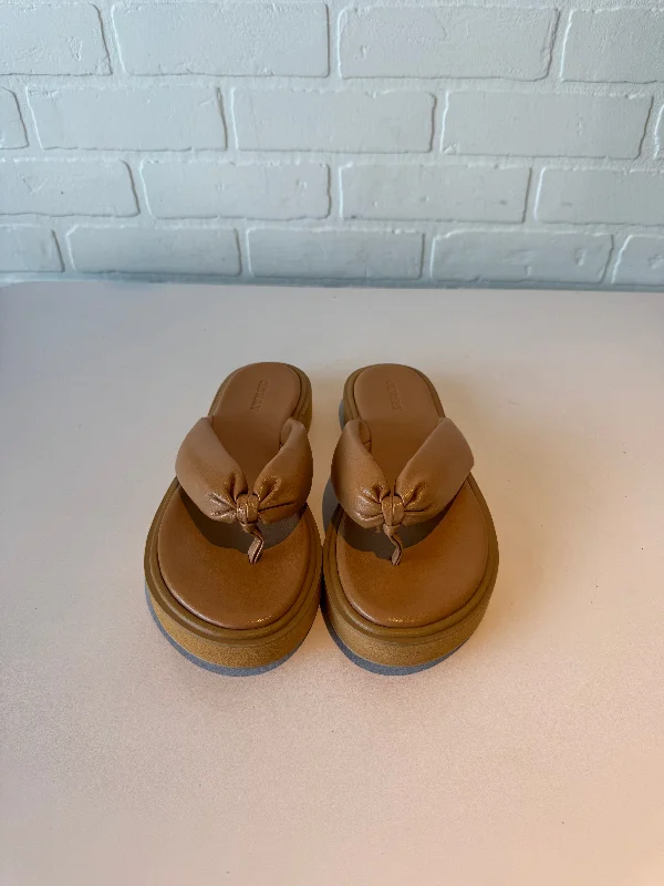 Brown sandals styling tips-Sandals Flip Flops By Old Navy In Tan, Size: 7